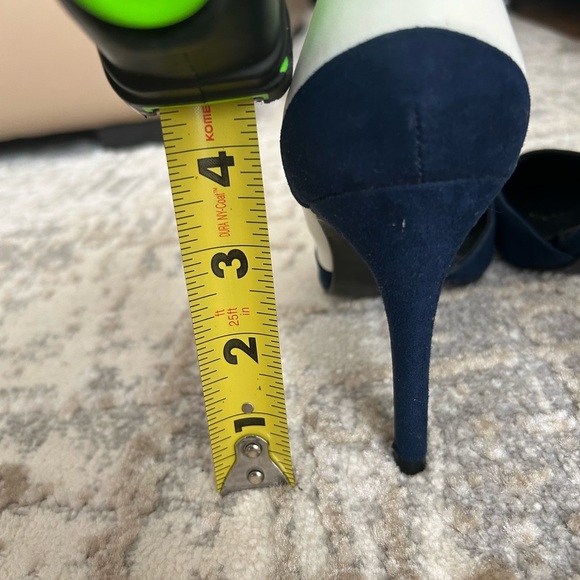 Beautiful ZARA TriColor (White, Black and Blue) Pointed Toe Heels in Size 36/ 6 - Picture 5 of 10